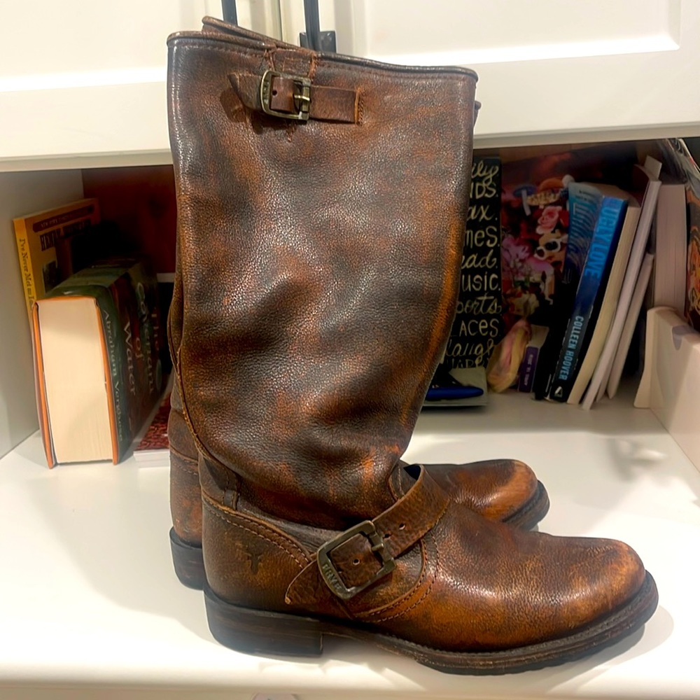 Womens Frye boots. Size 7 1/2. Brown